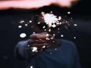 烟花与你 不要因为一片云而指着