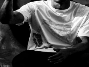 久伴都做不到还说什么深爱 朋友说、这只是我一个