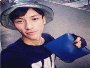 [颜果果] 哀伤，哭泣，心痛，如