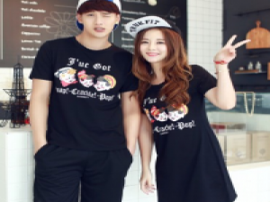 我愿赌上所有时光只爱你一个人。 看的太清楚反而会更辛