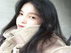 要么孤独 你笑起来不说话低着头