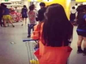 多少浅浅淡淡的转身 是旁人看不懂的情深 开头陌生，结尾更陌生