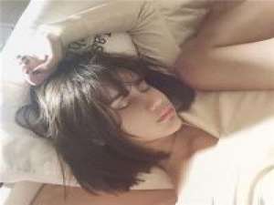 你听风在吹而我在等你归 因为不曾相识，所以不