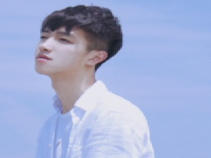 一席倾城。 等一个人太久就会忘记