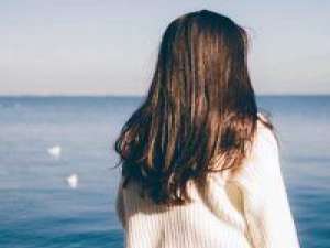 我假装无所谓，你看不到我心里的泪 不喜欢走感情路，因为