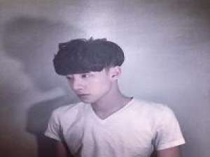 乔凉。 不吹晚风不喝烈酒不剪