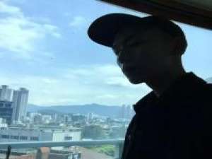 向北. 你在冬天想念着夏天又