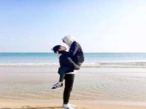 “我们总是在知道回不去的时候才最想回去。 记忆底层的 伤感和孤