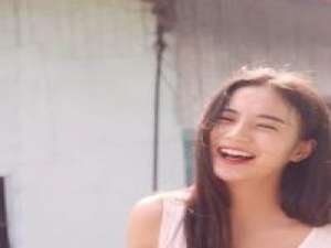 北甍 泪盘旋在悲伤的眼里，