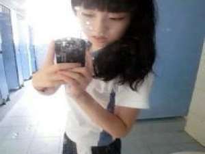 耀眼的人很多 可闪到我的只有你一个。 我记得我曾经向别人炫