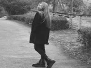 愿来者虔诚 忧悒清远的气韵，是遥