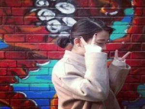 对迩的爱早已泛滥成灾