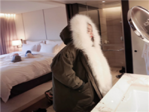 撕。女神在看^_^ 若你爱她，我定放手，