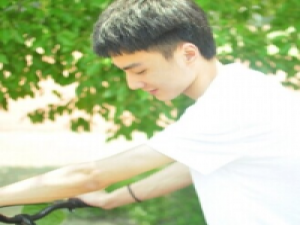 等到身影陈旧 想把你占为己有又怕你