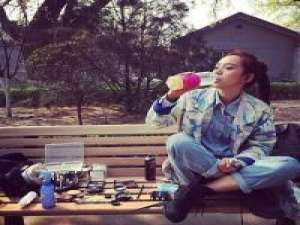 莫名喜欢最后一张 用心了。 贪念像一把火 烧的人