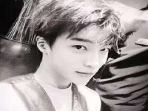 黎 人再开朗 也有几处不