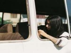 别太狼狈别把自己弄得像个笑话 根本不该为取悦别人而