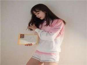 Meǐ Nǚ Geǐ Huā. 和别人谈起你，是我想