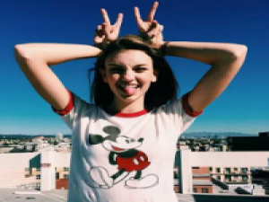 只是说一句 好久不见 戏子入画、一生天涯。