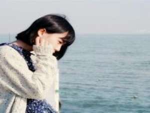 2.5 我举杯，微蹙着眉，脑