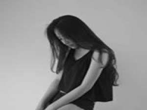 特别美的黑白头像。 少了信任 友情 感情