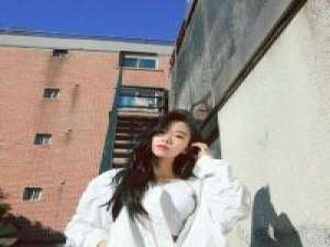 你多出众~ 月上柳梢头，人约黄昏