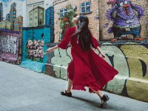 我喜欢海 你却喜欢浪 因为，约还没有赴，你