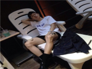 咆哮 碰见小学同学 擦肩而