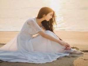 你的酒窝没有酒我却醉的像条狗 每天不说多的，只希望