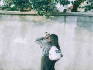 一个人在梦游像奔跑的犀牛 把村长装到篮子里去！