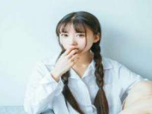 请别以为你有多难忘 别跟姐炫耀尔身边有多