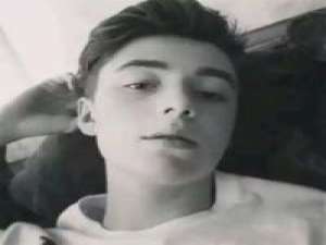 黑白头像系类你爱么. 我闺蜜对我说，她没有