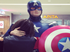 追不上还喜欢 那就是爱. 背道而驰，越走越远，