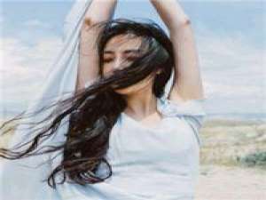 有些人有些话不表于情藏于心 你是我光年之后的旧知