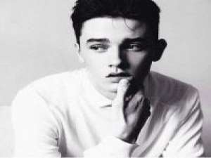 随你 其实我一直在你身后、