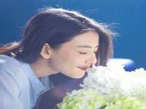 老巷人来人往我依旧跌跌撞撞 无缘无故的矛盾，是你