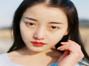 哦 明知道爱情并不牢靠，