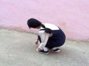 粉红. 嘴角旳微笑始终掩饰不