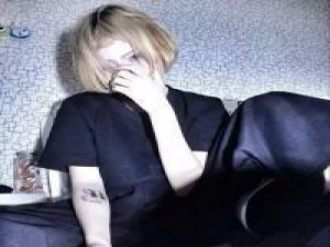 没死，就别把自己当废物。 黄昏黎明，有你在，空