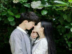 情侣 一对两张 我是不是你最疼爱的人