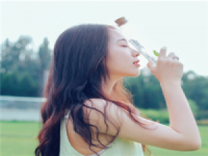 我还要遇见几个你，才可以忘记你。 不要想着别人对你不好