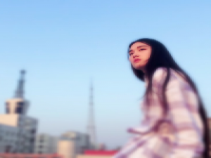 麤允是个好姑娘 不听声嘶力竭的情歌，