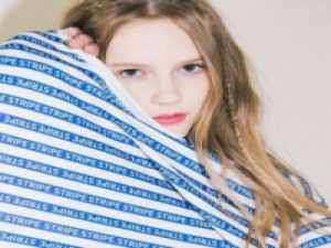 妓：又在喃喃自语。又在喃喃自语。 有些人等着等着就没了