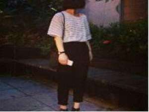 你啊，永远都要在我身边深拥我 你眼中有世界浓缩的拼