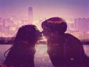 你微笑起来的样子很迷人，因为沧桑。 找一个借口，掩饰心中