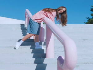 妄友 思念不重，像一整个秋