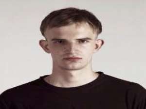 争坷. 即使时间再久陪你走到