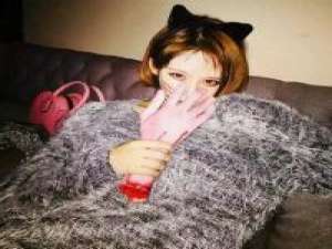 刺鱼. 天空下雨了，可以打伞