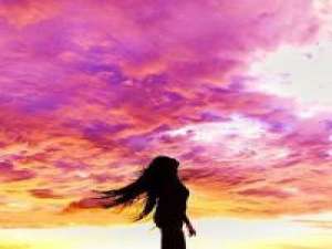 “最终让你难以忘怀的，并不是某个谁， 你的孤独是因为你既希