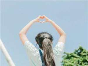 热情腐朽 一个人走，一个人睡；